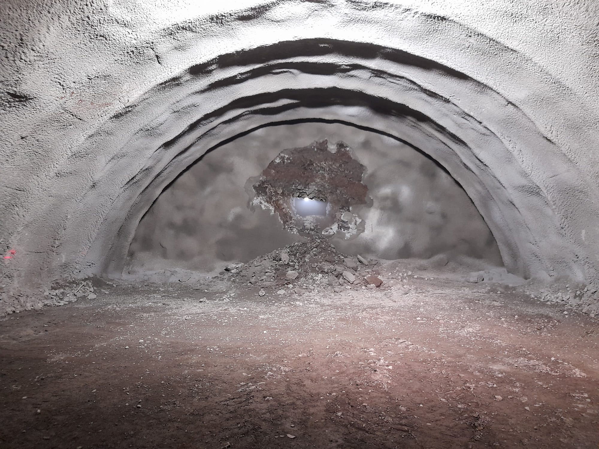 La Consejería de Obras Públicas concluye el calado del segundo túnel de Erjos