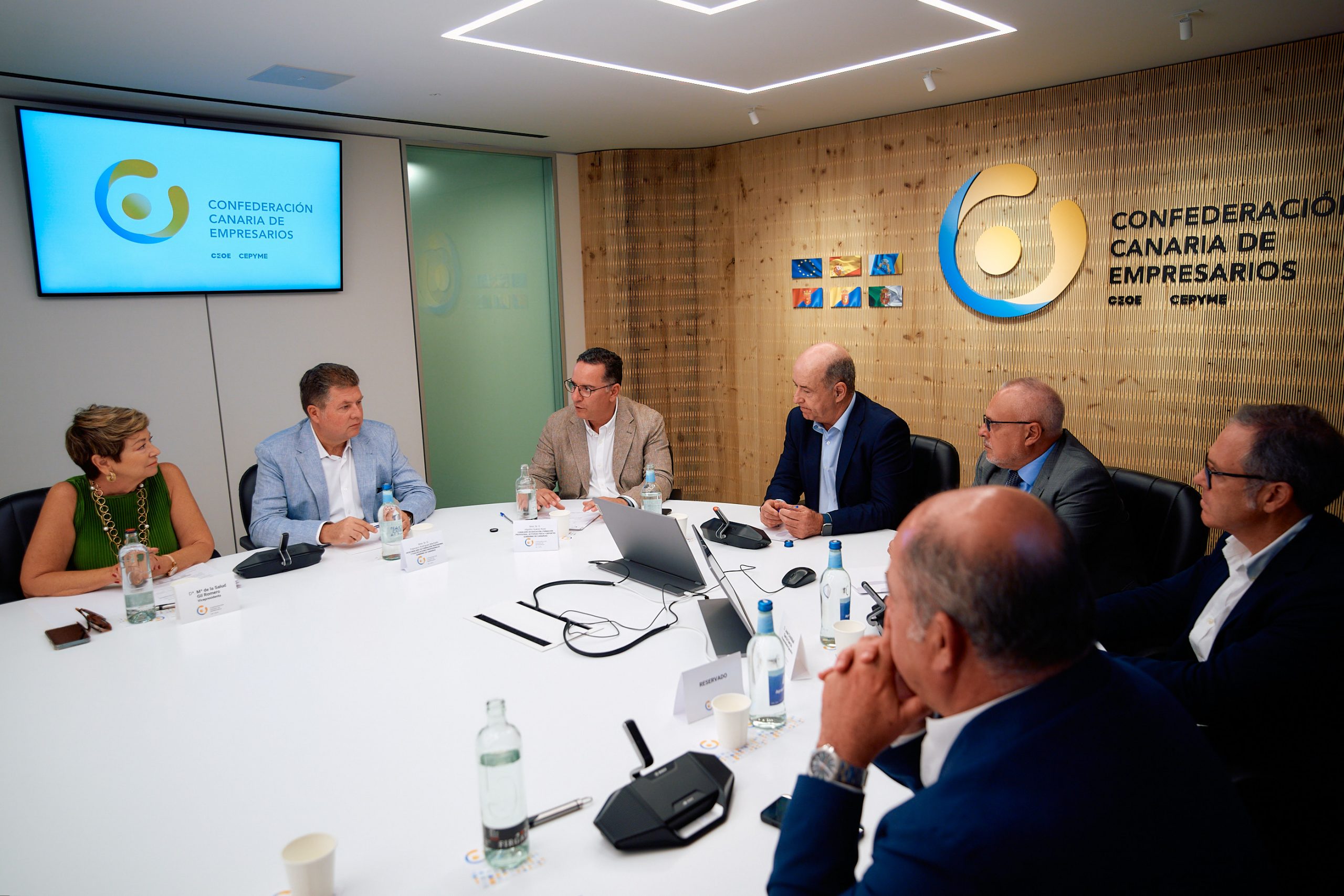 Suárez preside la reunión con la CEE